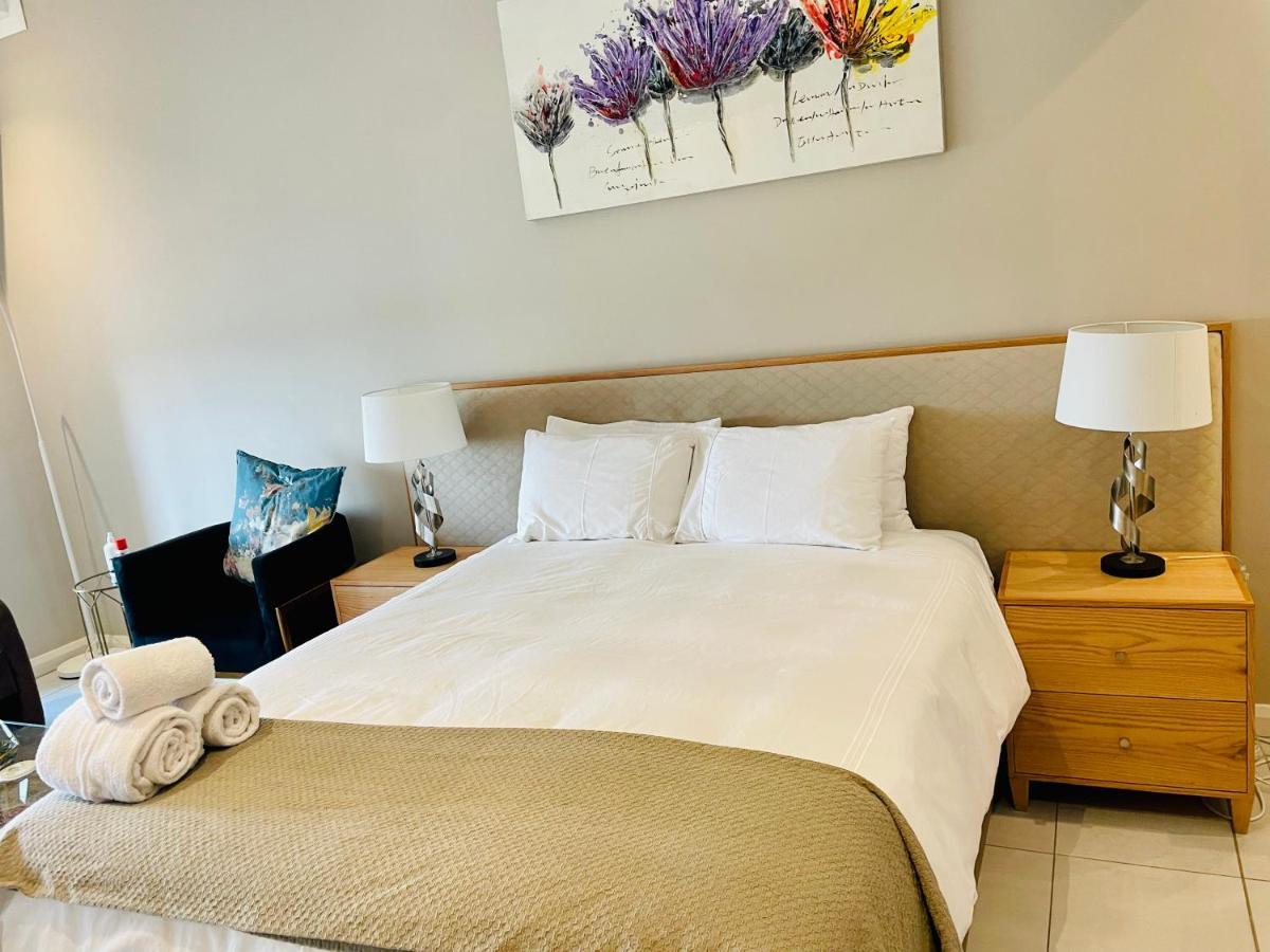 Menlyn Maine Trilogy Hotel Pretoria Ngoại thất bức ảnh
